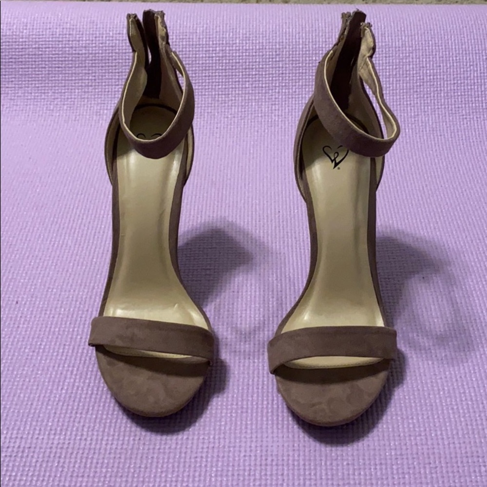 Nude / taupe heels